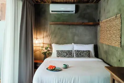 Image de Modern Luxury Jungle Suite + Soak Tub, Near Beach