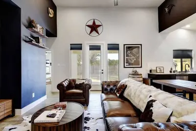 Image de The Outlaw Lake House Canyon Lake Family