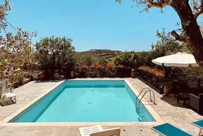 Image de Country villa with swimming pool large garden and panoramic view of the hills