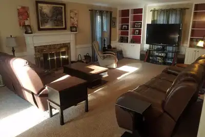 Image de Spacious 4 -bedroom house in welcoming Dunwoody, large back yard. Close to Marta