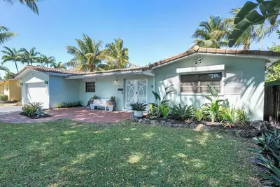 Image de Chic 3br Home - Pool•Jacuzzi•Pool Table•Near Ft. Lauderdale, Miami & Hard Rock