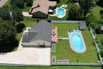 Image de Home w/ Pool minutes from Lake Norman