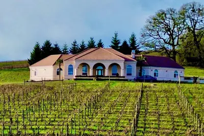 Image de Charming 3-bedroom Mediterranean villa in lovely Yamhill