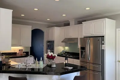 Image de Heart of Napa Modern Beauty + Hot Tub and Gazebo