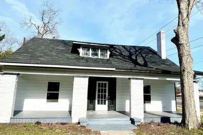 Image de Very Spacious Remodeled Home Near Downtown