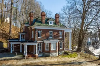 Image de Spacious 6-bedroom house with Ac, WiFi in charming Springfield