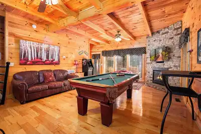 Image de Almost Heaven - Hot Tub Soaks, Fireside Chats, Game Nights, Resort Pools & Attractions Minutes Away