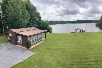 Image de Unwind & enjoy waterfront sunrises. Nestled in a serene-quiet end of the river.