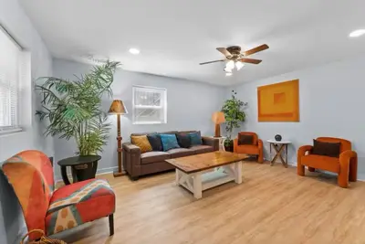 Image de Charming Downtown 2-bedroom bungalow in lovely Durham