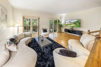 Image de Cozy Safe Haven 4Bed Home 20 mins to Dc Sleeps 10