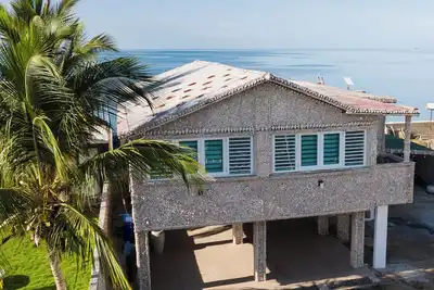 Image de Caracoles Beach House Oceanfront Paradise