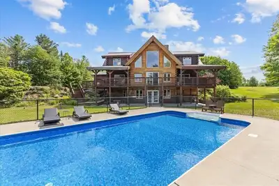 Image de Three Peaks Retreat: Pool, Hot Tub & Fireplace