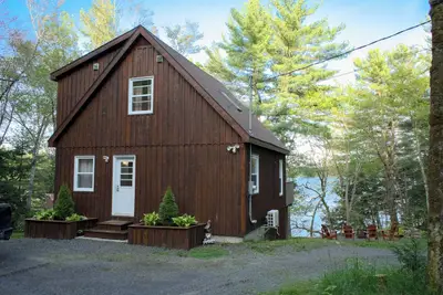 Image de 3 bedroom, 1. 5 bathroom lake Chalet retreat.