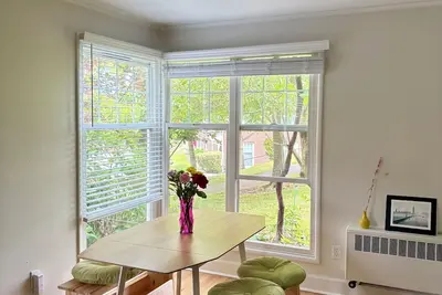 Image de Cozy 1-bedroom apartment in charming Mercer Island with WiFi, tennis courts