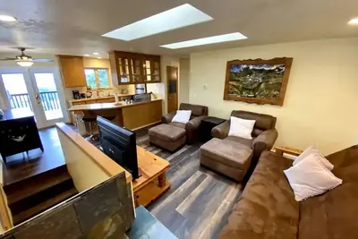 Image de Charming 2-bedroom apartment with Ac in Rainier