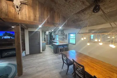 Image de Charming 3-bedroom house with space for 10 plus  Ac, WiFi in peaceful Fairfax