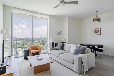 Image de Blueground | Riverside, pool, nr Miami Beach