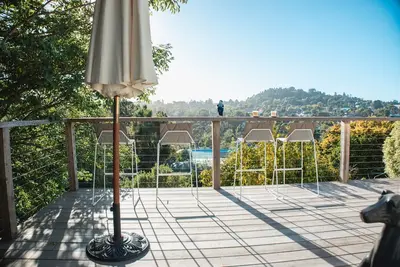 Image de Private warm winter escape-Walk to cafes, attractions and the lake