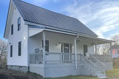 Image de Sea la Vie | Spacious, Stylish Home Steps from Downtown Eastport