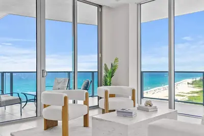 Image de Lux High Rise -Ocean Front View Condo 2br 2. 5ba