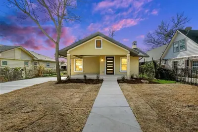 Image de Stylish Modern Oasis in Dallas with Pool Table