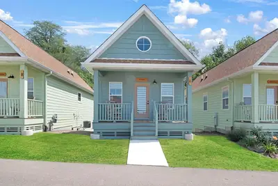 Image de Canopy: 6 - Tonti 2 Bed, 2 Bath