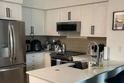 Image de Modern Large Condo - Free Parking, Pool, Hot Tub