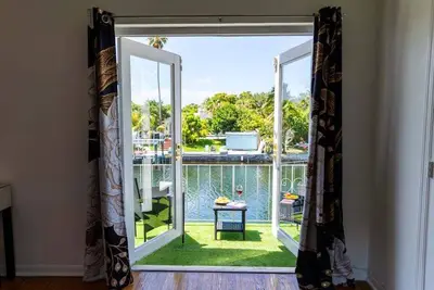 Image de Waterfront Oasis | 2br Canal Home w/ Private Dock