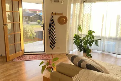 Image de Esperance family retreat – 5 minutes walk from stunning West Beach