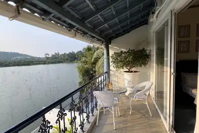 Image de Lakefront, Pvt Pool, Caretaker - The BluJam Villa
