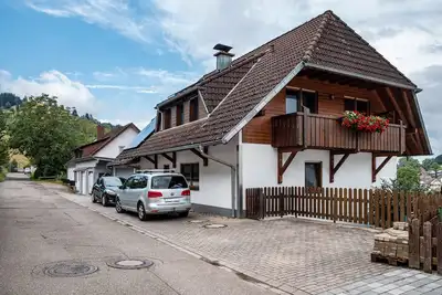 Image de Appartement \"Grünblick\" avec vue sur les montagnes, balcon et Wi-Fi