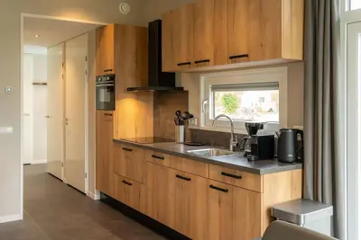 Image de Maison de luxe entourée d'eau et de