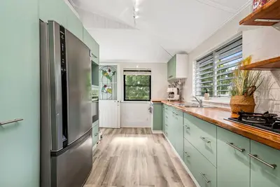 Image de Charming Queenslander Retreat in Leafy Mundingburra – Private Upstairs Stay