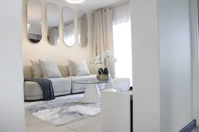 Image de Superbe appartement de 2 chambres près de Monte Casino