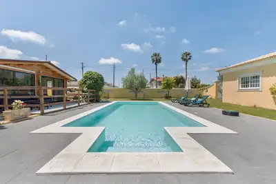 Image de Maison de vacances 'Amarela' avec piscine partagée, Wi-Fi et climatisation