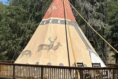 Image de This tipi is a 0 bedroom(s), 1 bathrooms, located in O'Brien, Or.