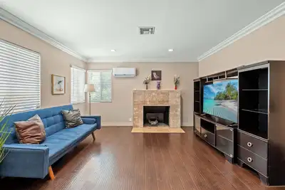 Image de Modern Family Home w Full Amenities & Near Ont