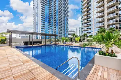 Image de The Kapiolani Vista | Skyline Views, Pool, Gym | Walk to Beach & Ala Moana
