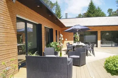Image de Maison de vacances 'La Villa Des Légendes' avec terrasse privée, jardin privé et Wi-Fi