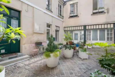 Chic Courtyard Oasis on Boulevard Beaumarchais-Le Marais