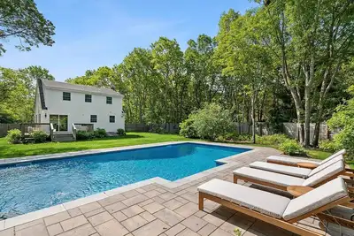 Image de Charming 3-bedroom house with saltwater pool