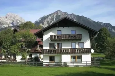 Image de Maison de vacances 'Landlhof' avec vue sur les montagnes, terrasse privée et Wi-Fi