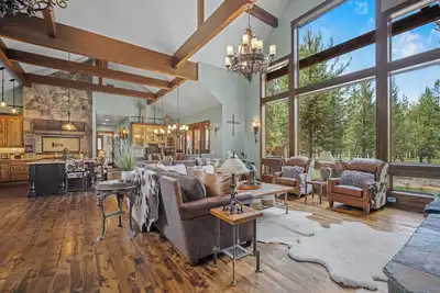 Image de Sunstone Escape with Access to Forest House