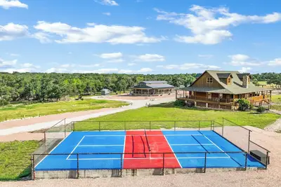 Log Home w/ Firepit, Porch, Ping Pong & Pickleball