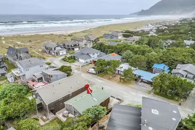 Image de Ocean View Manzanita Home, Half Block To Beach