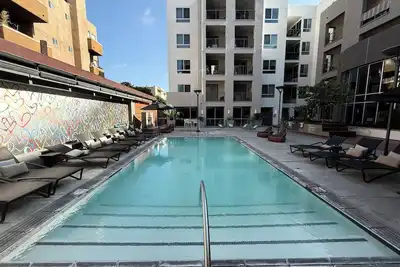 Image de Modern Hollywood 1br • Expansive Balcony with Pool Views & Resort Amenities