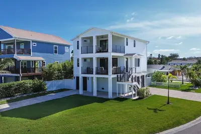 Image de 🏠Single Family Home🌞Easy Walk to Beach🌴Gulfside Retreat🍹2 Balconies