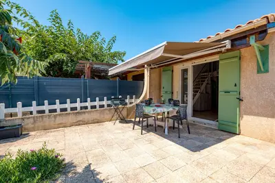 Image de Charming family home 500 m from the beach with large terrace