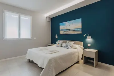 Image de Modern apartment with pool just steps from the beaches of Lake Garda