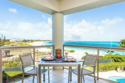 Image de Coral Gardens Stunning 1-Bedroom Oceanfront Condo on Grace Bay Beach